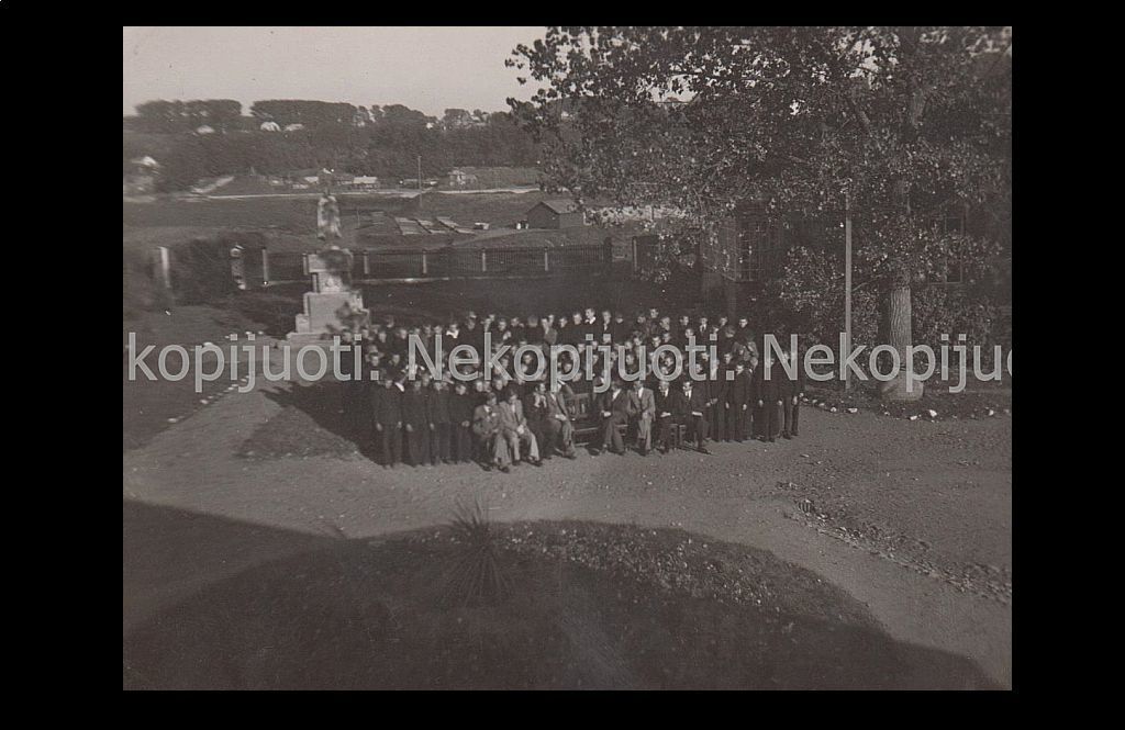 Click image for larger version

Name:	Kaunas.Vilijampole.paminklas 1930 m..jpg
Views:	361
Size:	97,6 kB
ID:	1670768