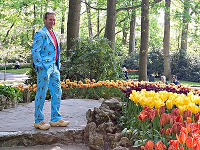 Click image for larger version

Name:	with-clogs-in-keukenhof.jpg
Views:	51
Size:	267,1 kB
ID:	1677121