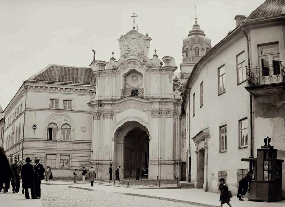 Click image for larger version

Name:	Vilnius.Aušros vartų g. ir Baziljonų vartai 1930 m..jpg
Views:	594
Size:	99,8 kB
ID:	1710868