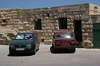 Karo akademijos teritorijoje sutinkame ir mums gerai pažįstamą Žiguli markės automobilį su vairu "neteisingoje pusėje" :) Valletta, Malta