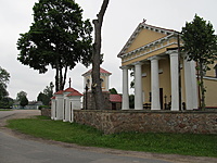 Nedzingės klasicistinė Švč. Trejybės bažnyčia, statyta 1841-1844 metais. Architektas Karolis Gregotovičius.