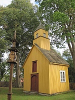 Koplyčia-varpinė Rozalimo bažnyčios šventoriuje 
Pakruojo rajone, 1858 m.